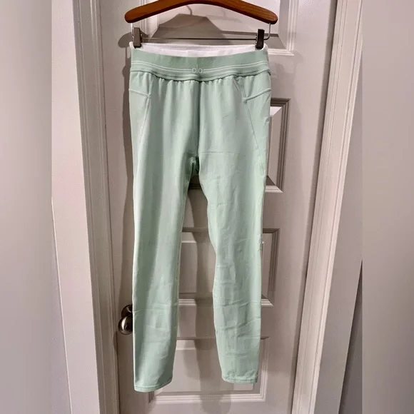 ALO High-Waist Airbrush Better Together 7/8 Leggings in Spearmint - Picture 1 of 4